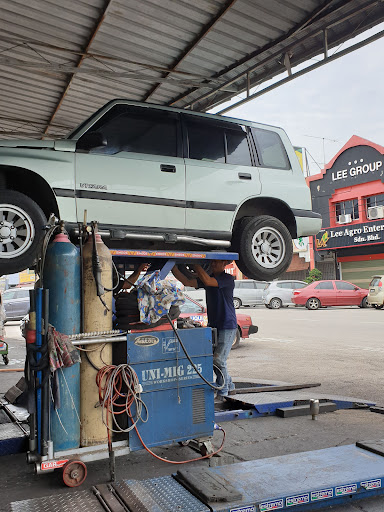 Pembaikan Ekzos Kereta Terbaik Berhampiran Saya di Batu Pahat