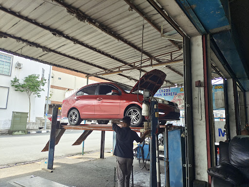 Pembaikan Ekzos Kereta Terbaik Berhampiran Saya di Daerah Kota Tinggi