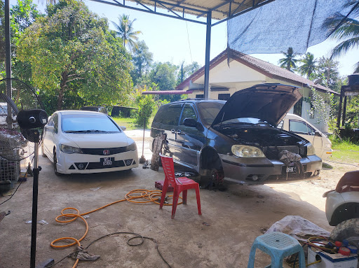 Pembaikan Ekzos Kereta Terbaik Berhampiran Saya di Marang