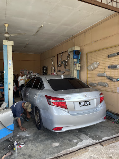 Pembaikan Ekzos Kereta Terbaik Berhampiran Saya en Muar